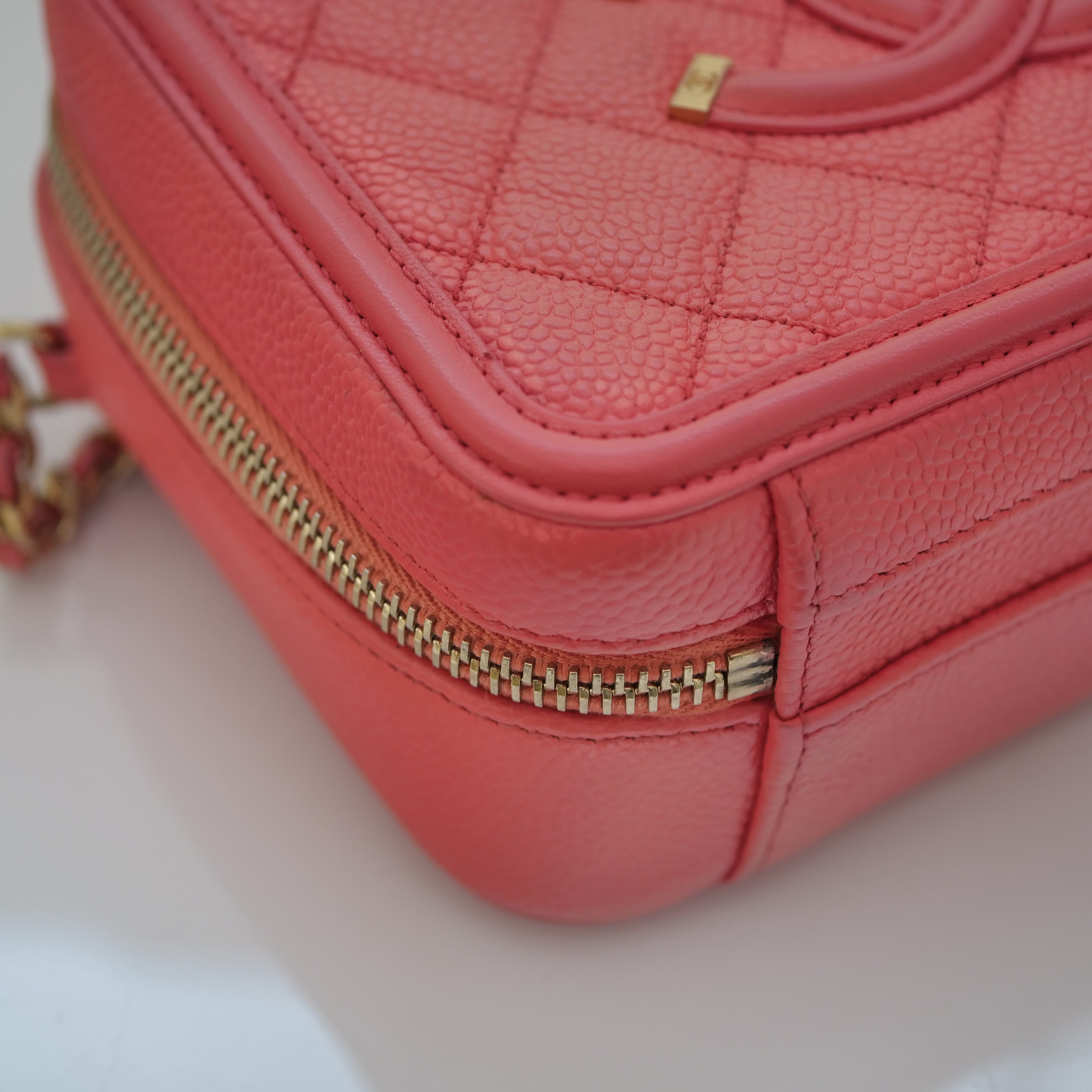 CHANEL CC Filigree Caviar Skin 2Way Bag