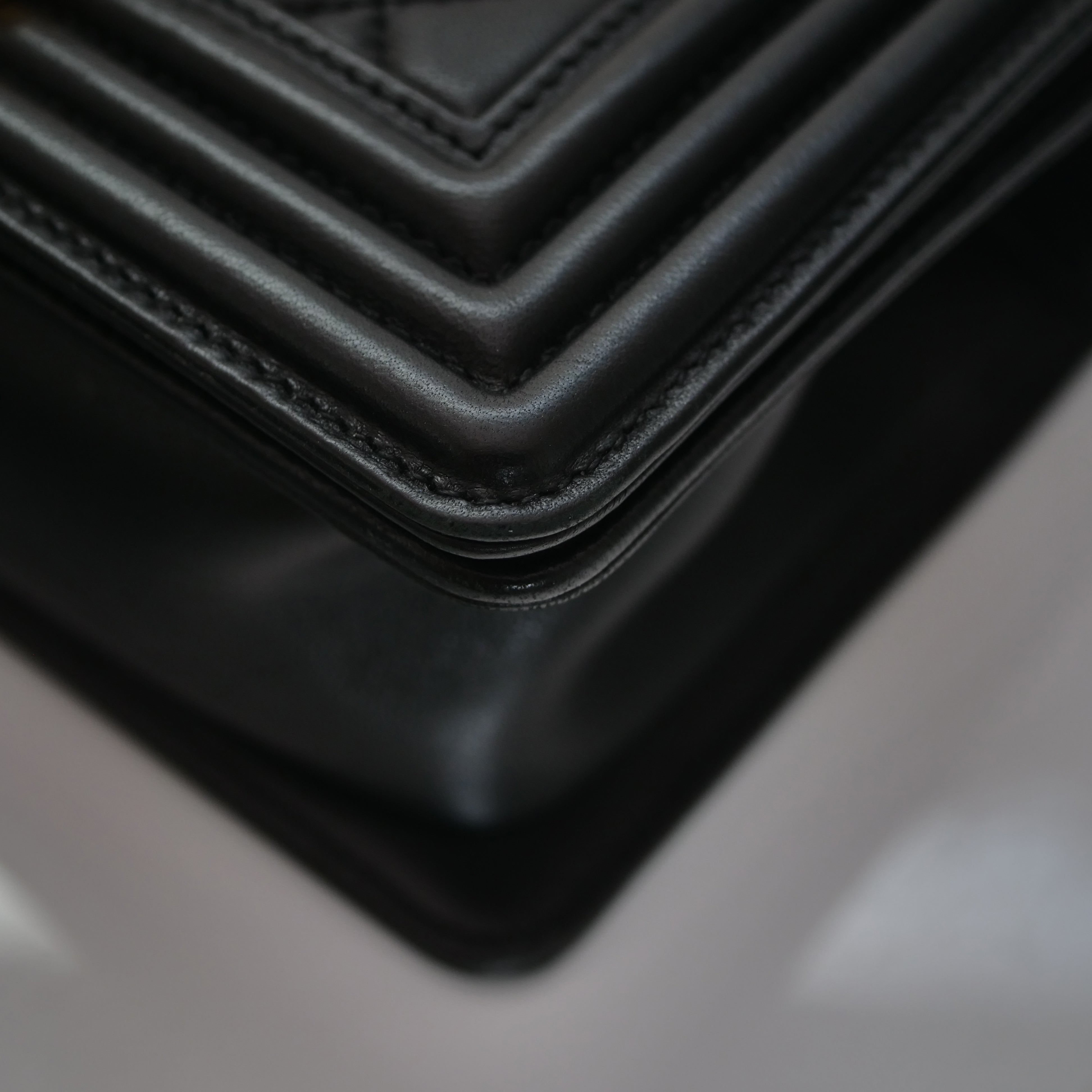 CHANEL シャネル ボーイシャネル スモール ラム チェーンバッグ