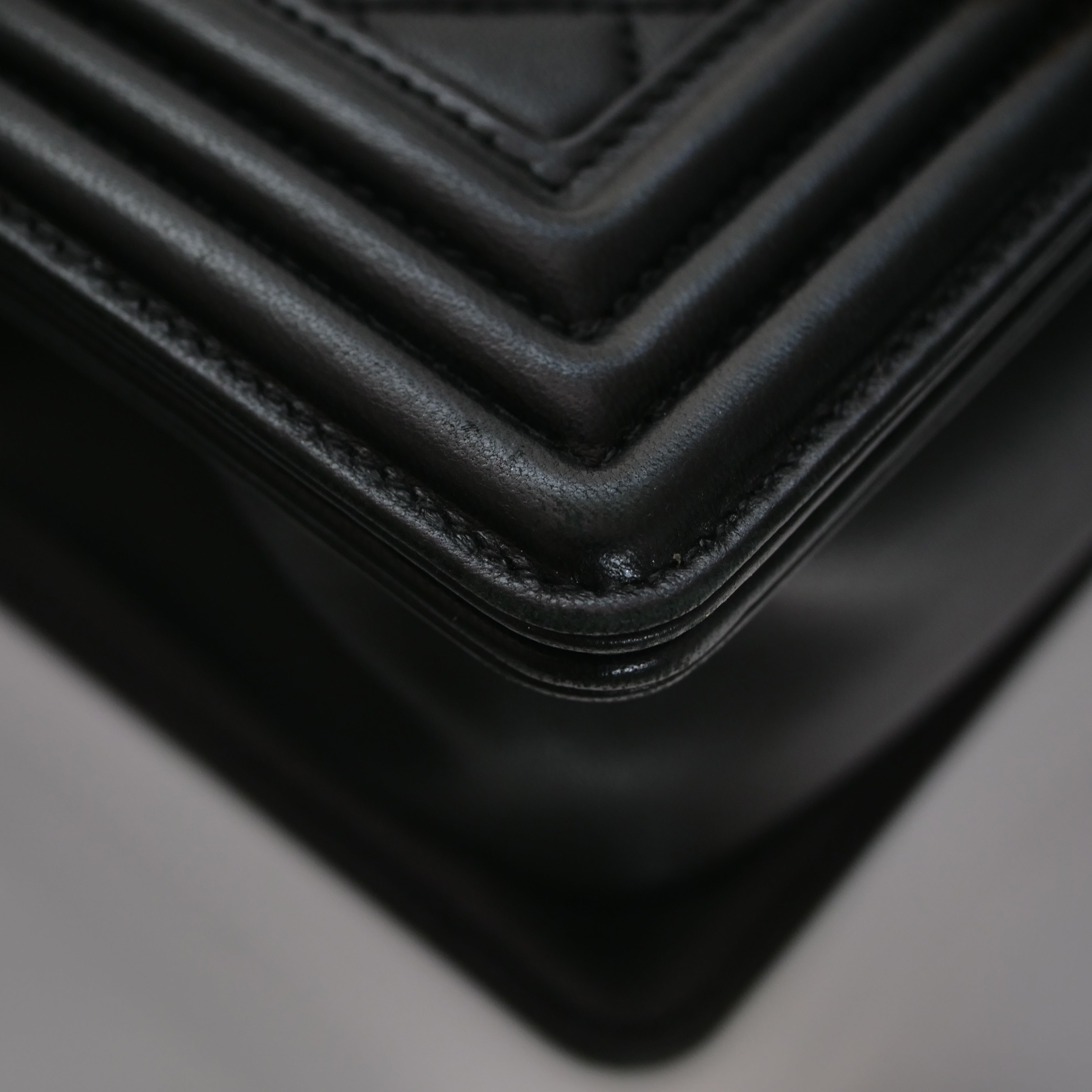 CHANEL シャネル ボーイシャネル スモール ラム チェーンバッグ