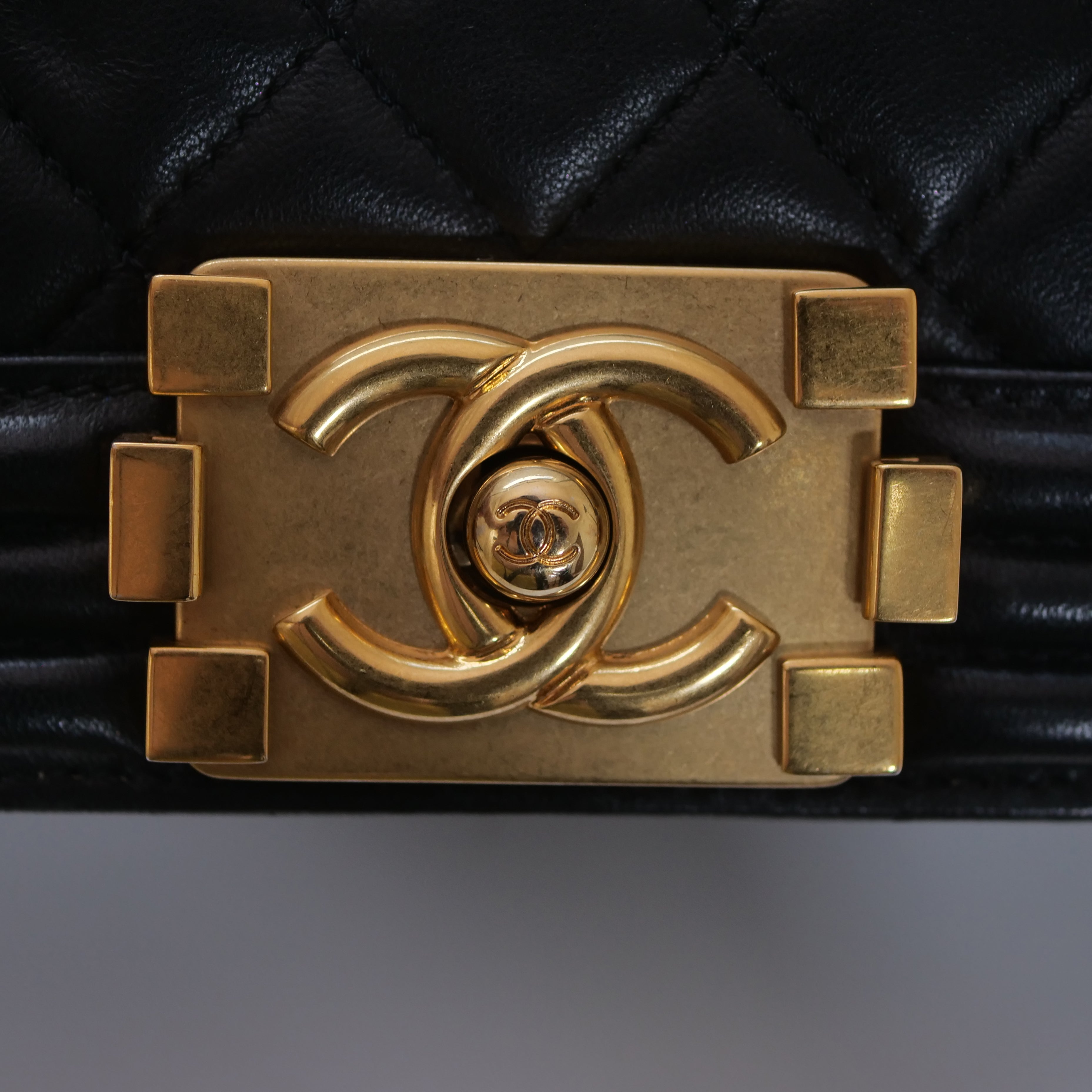 CHANEL シャネル ボーイシャネル スモール ラム チェーンバッグ