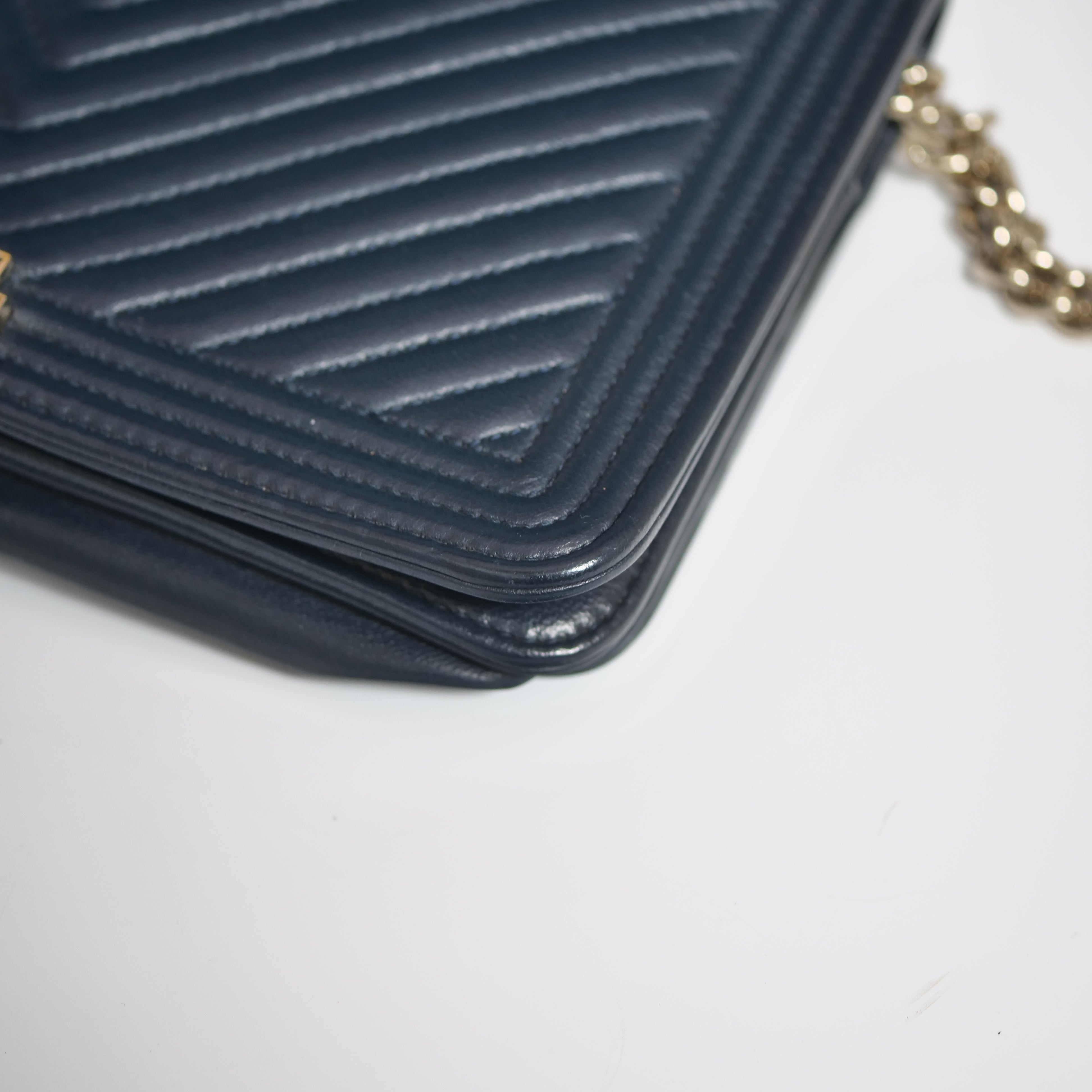 CHANEL Boy Chanel V-Stitch Lambskin Chain Wallet Navy