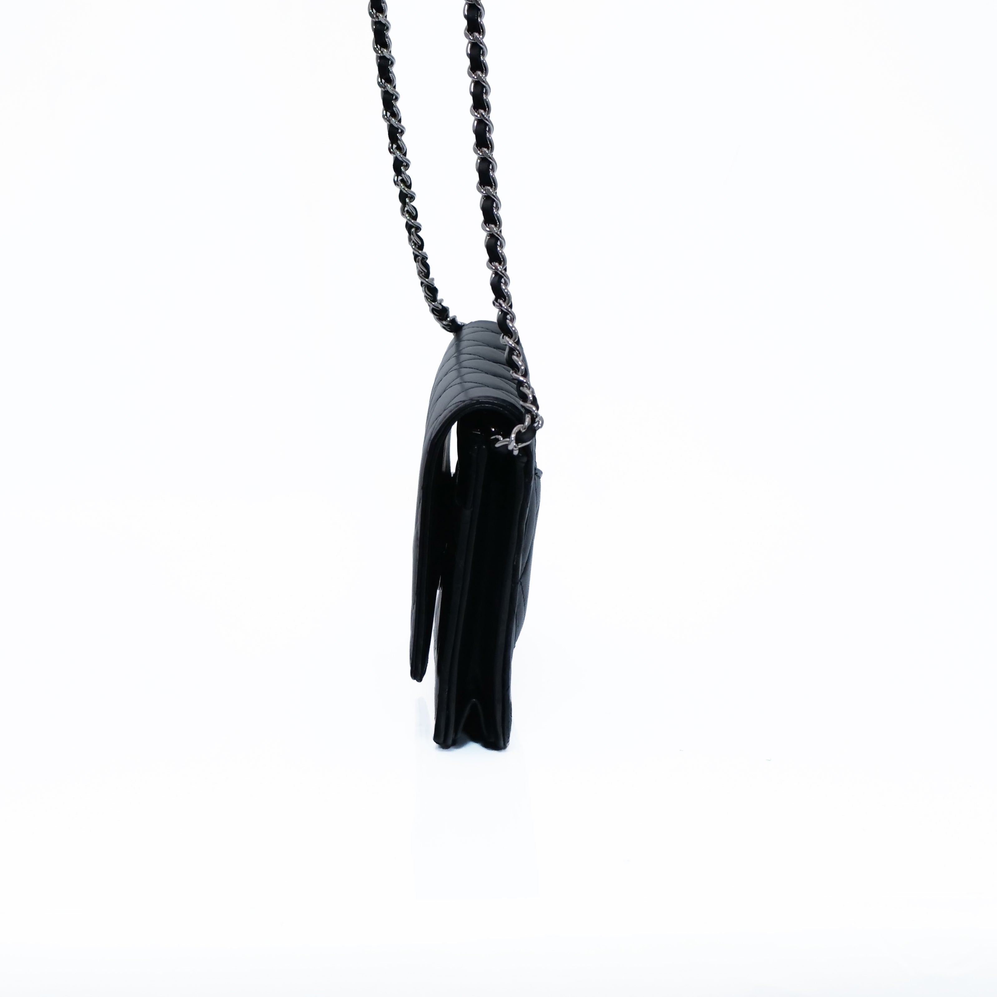 CHANEL Matelassé Chain Wallet Lambskin AP0250