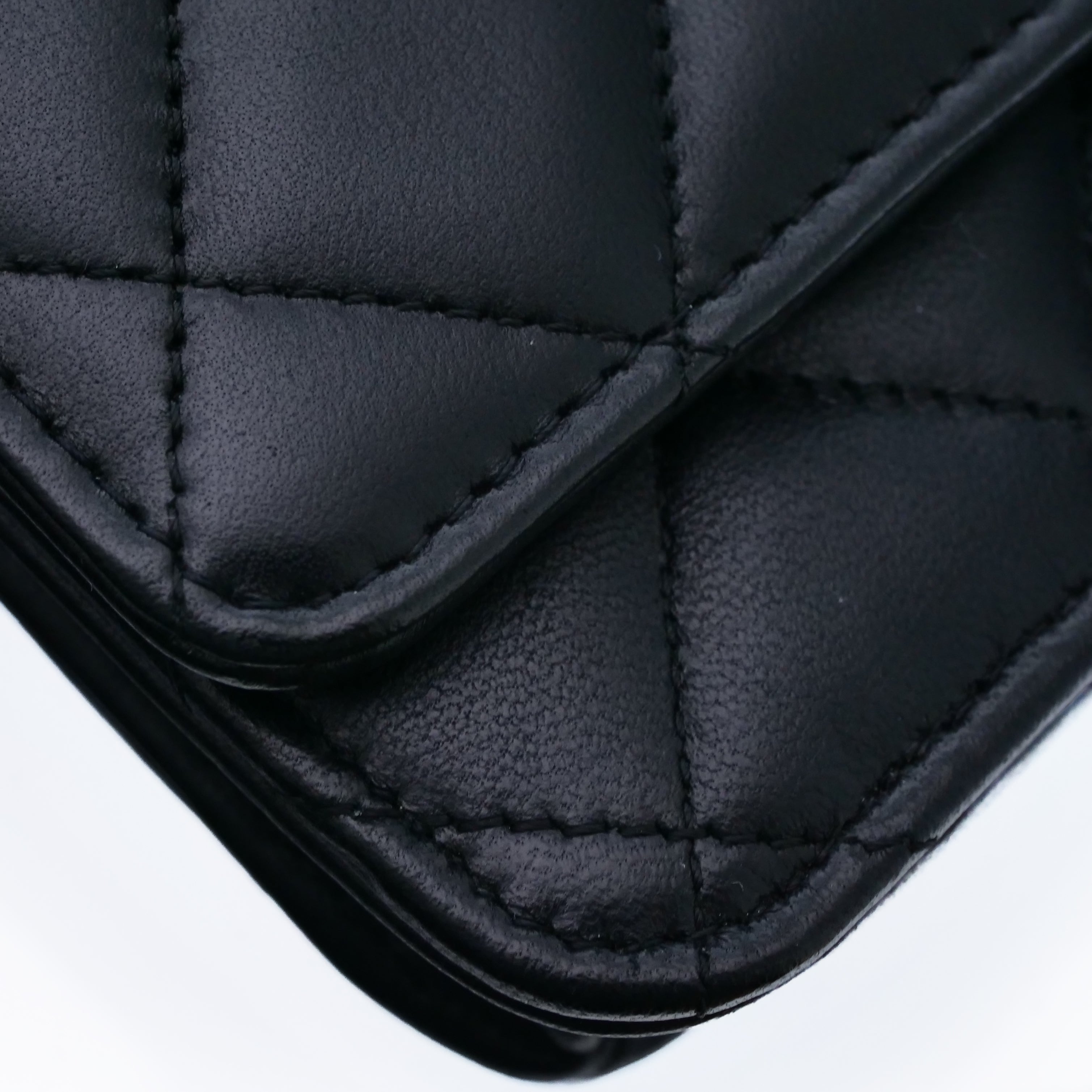 CHANEL Matelassé Chain Wallet Lambskin AP0250