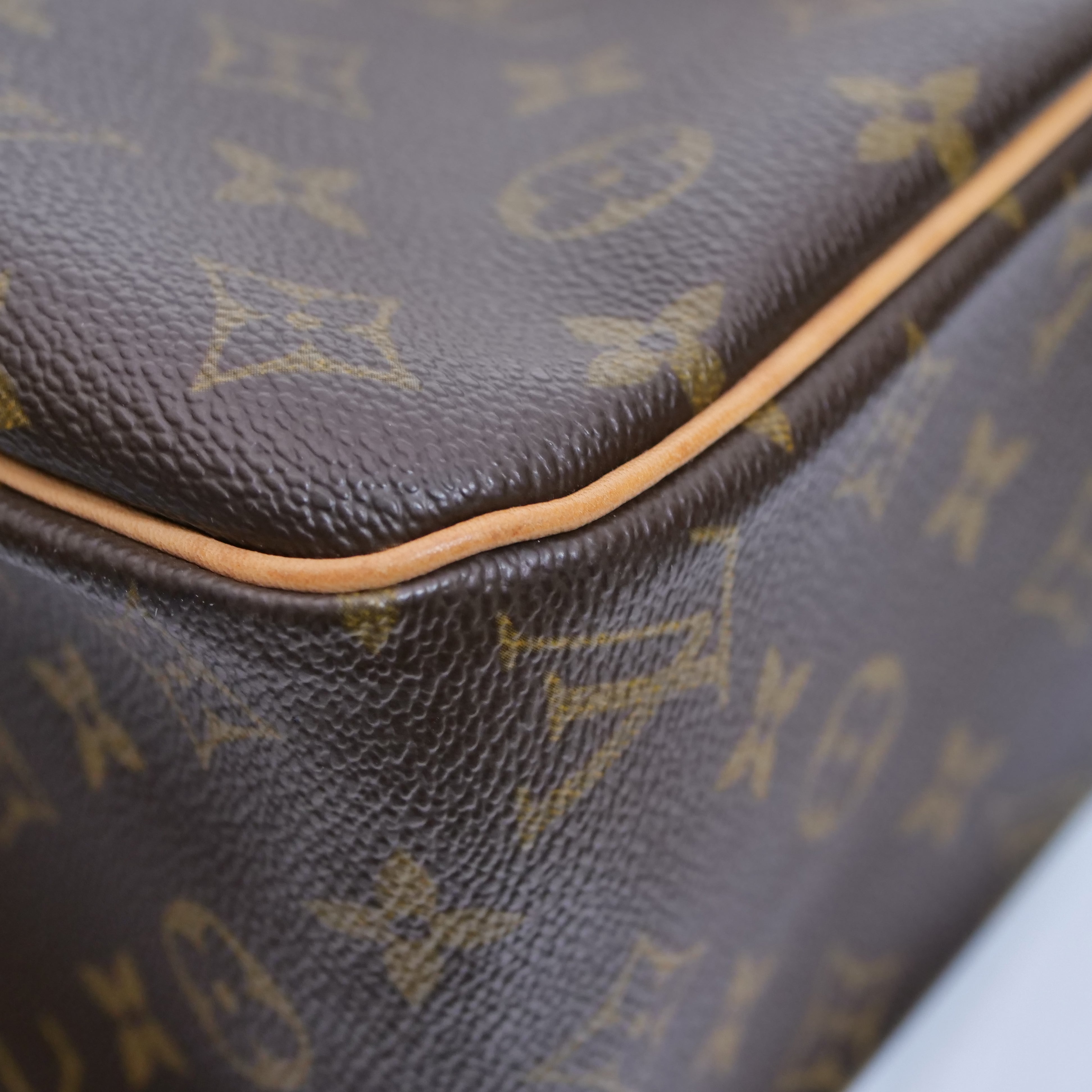 LOUIS VUITTON Cite GM Monogram Shoulder Bag M51181