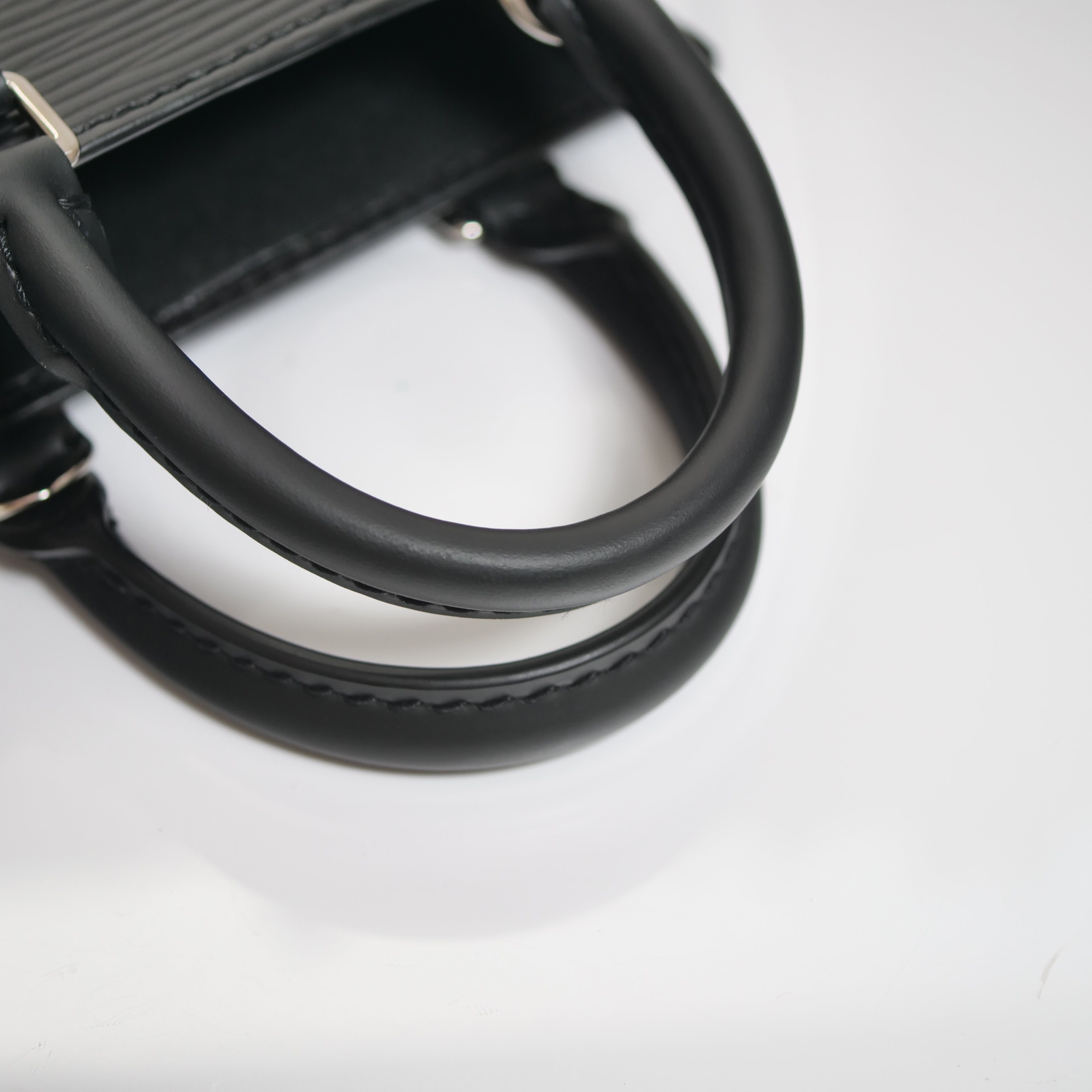 LOUIS VUITTON Petite Sac Plat Epi Leather M69441