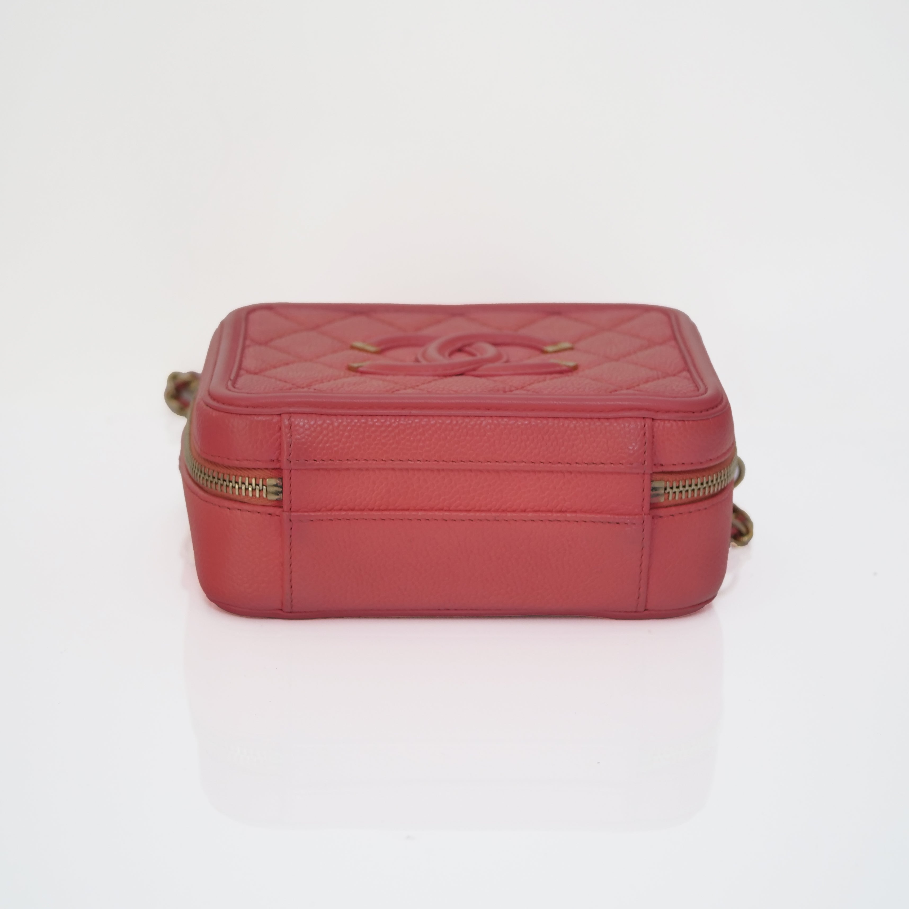 CHANEL CC Filigree Caviar Skin 2Way Bag