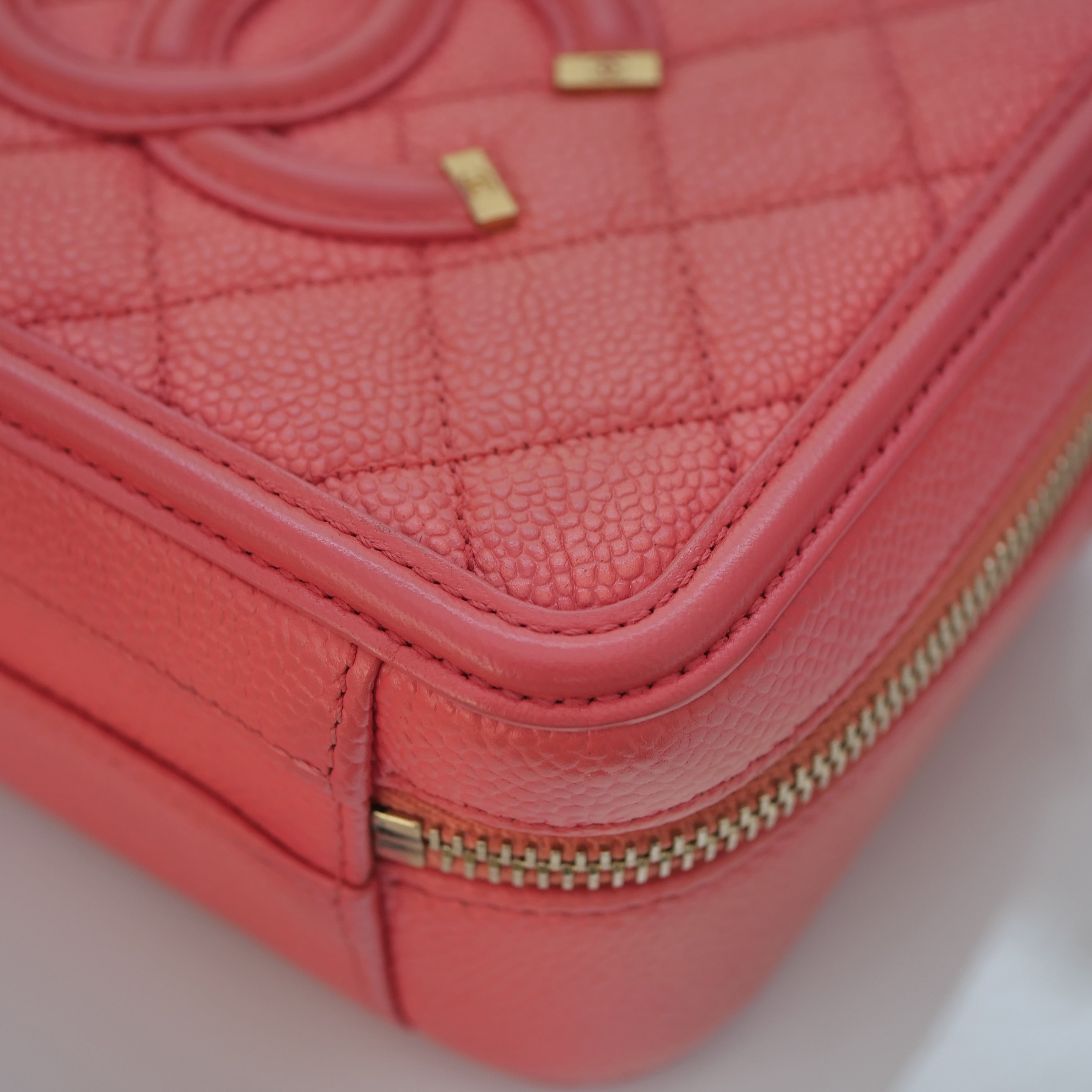 CHANEL CC Filigree Caviar Skin 2Way Bag