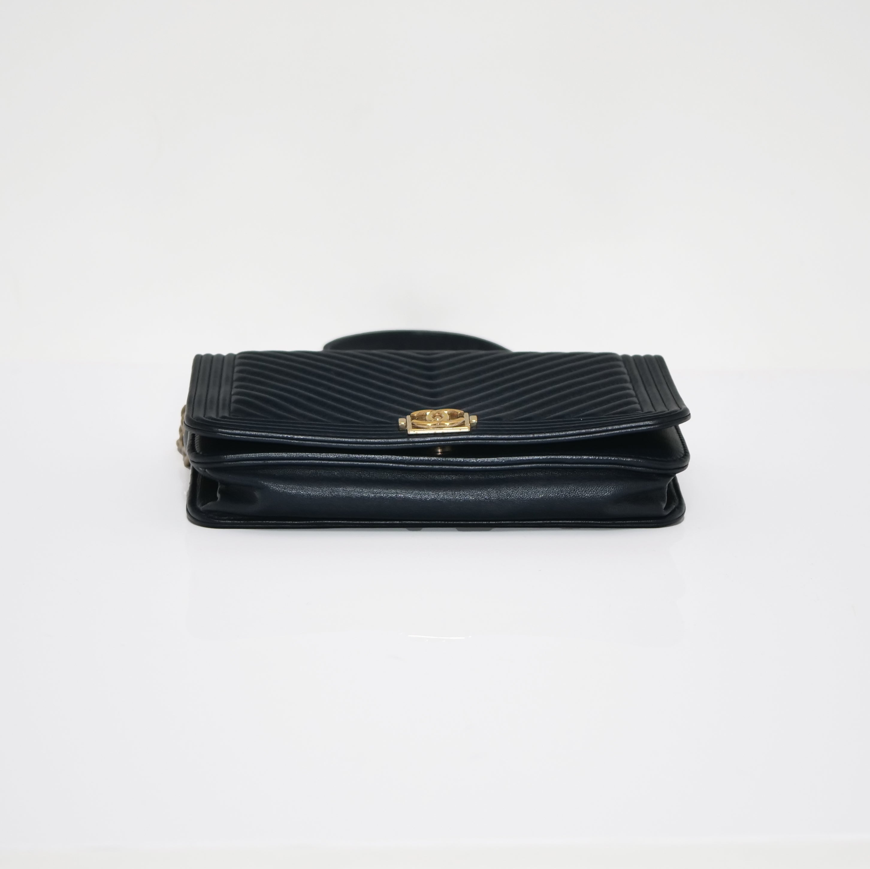 CHANEL Boy Chanel V-Stitch Lambskin Chain Wallet Navy