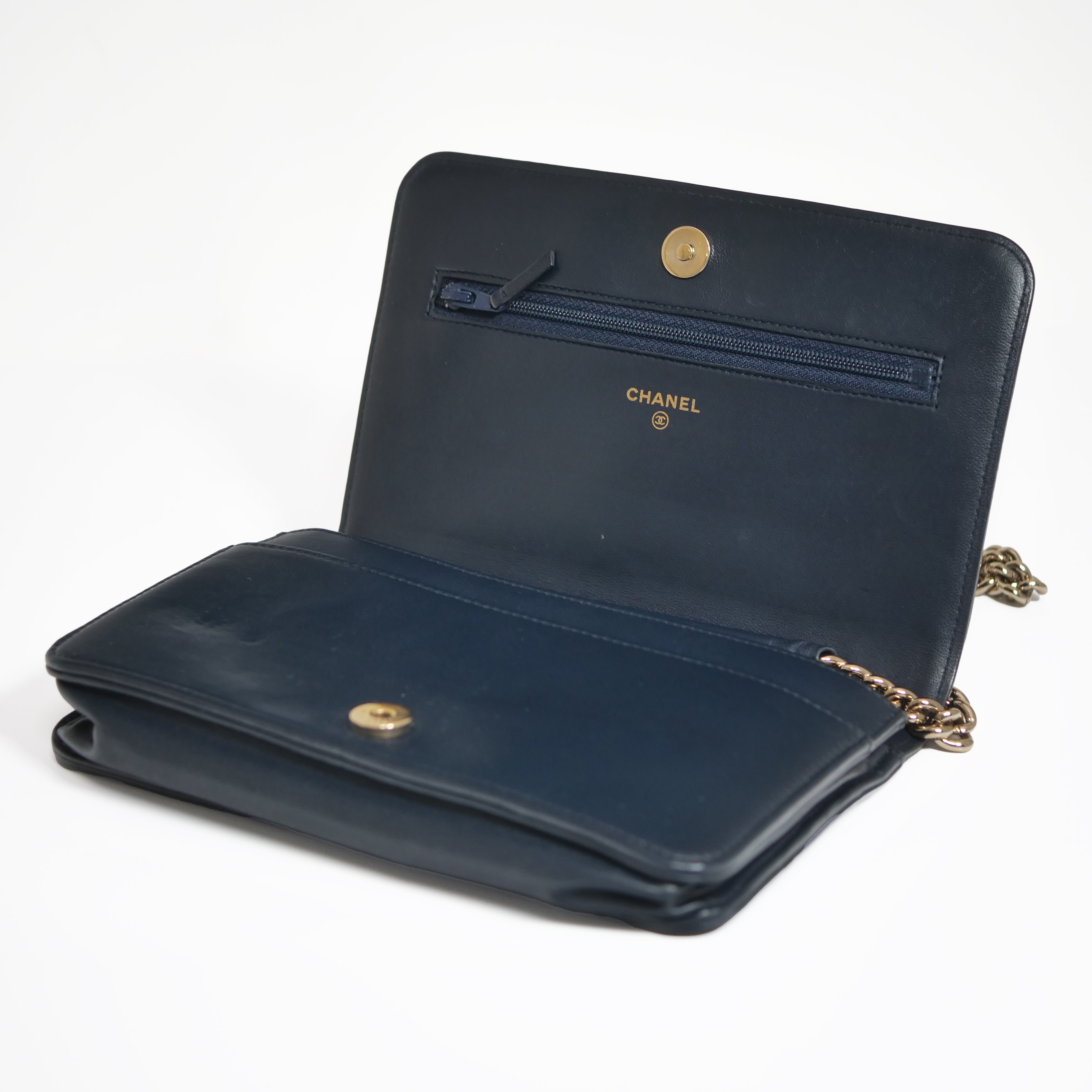 CHANEL Boy Chanel V-Stitch Lambskin Chain Wallet Navy