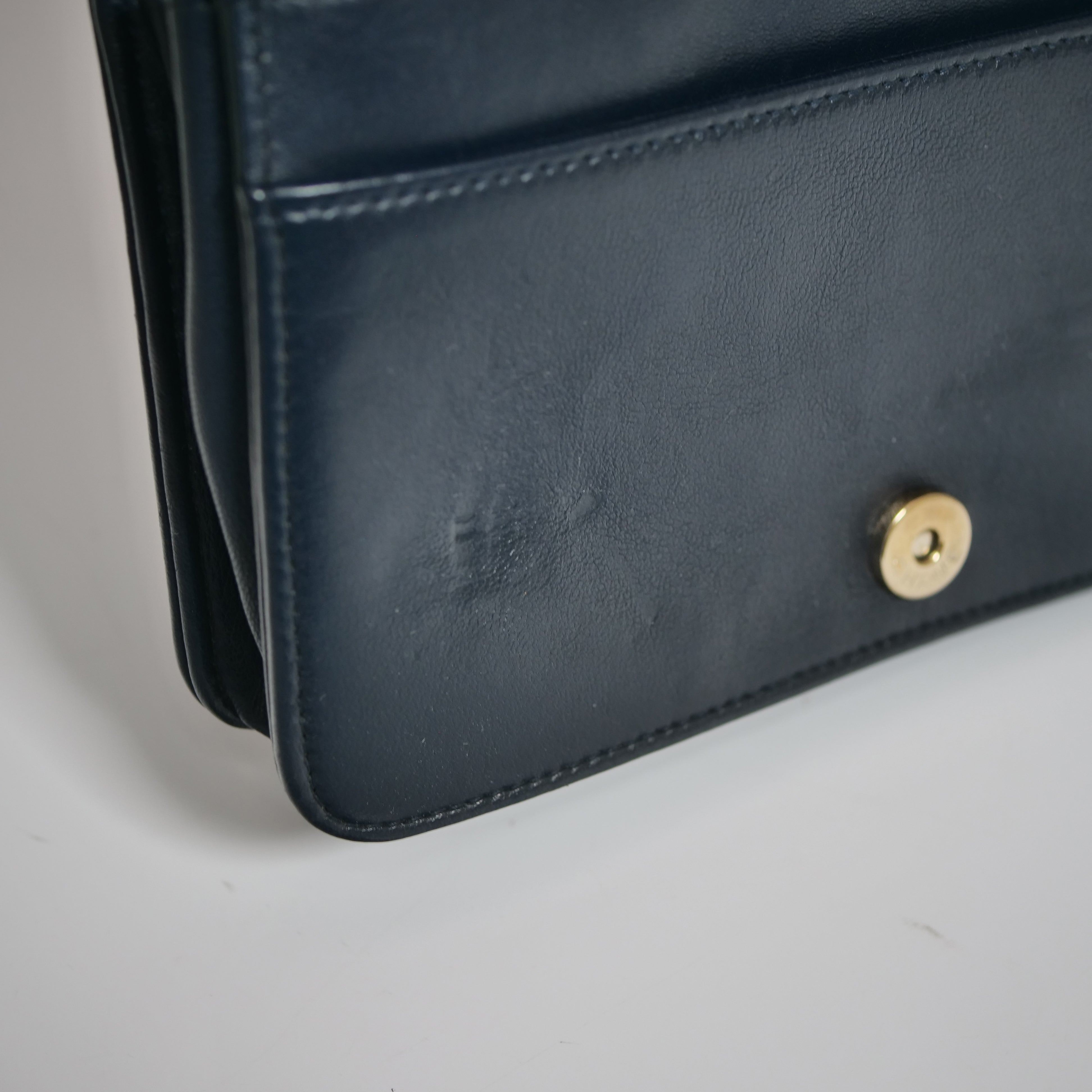 CHANEL Boy Chanel V-Stitch Lambskin Chain Wallet Navy