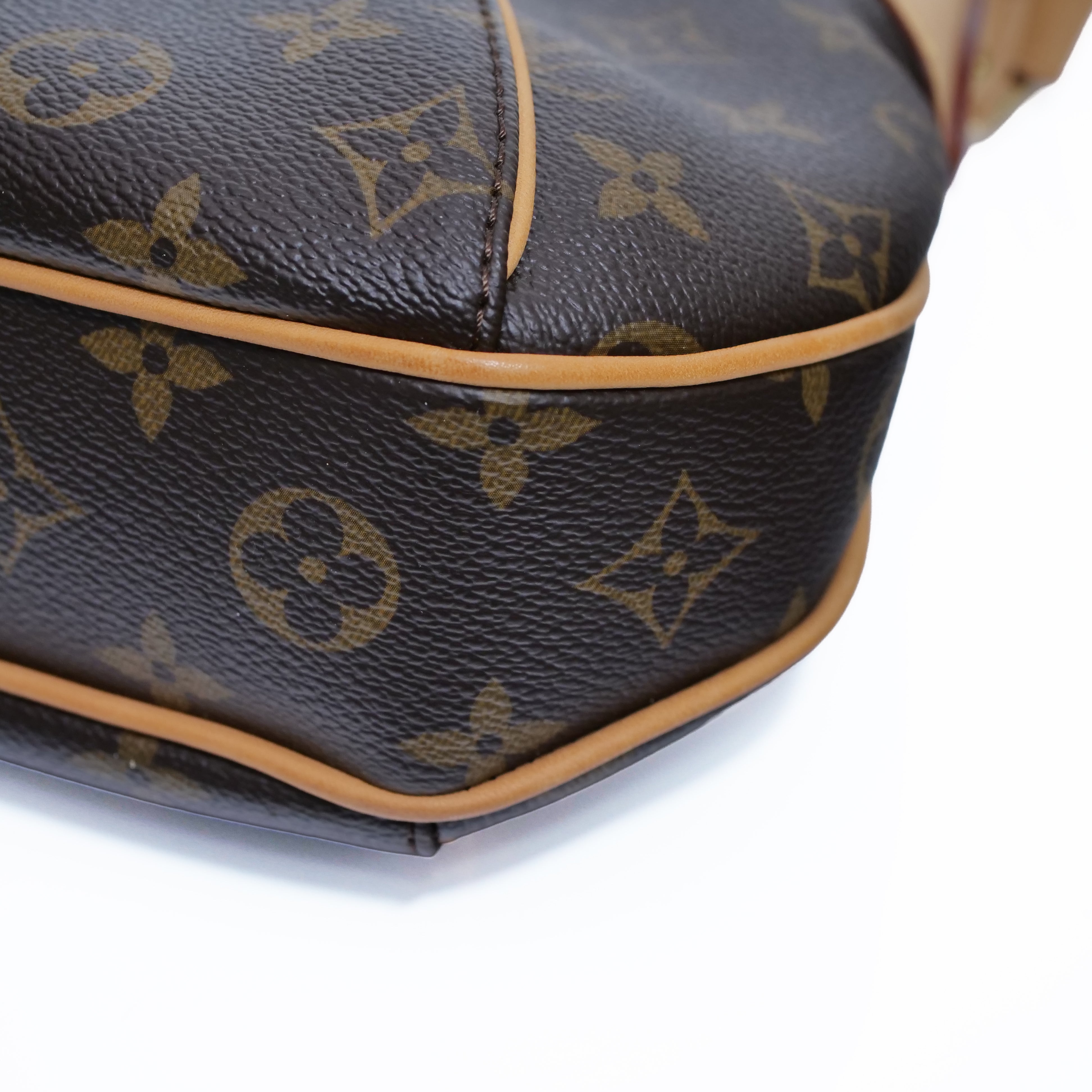 LOUIS VUITTON Monogram Thames PM Shoulder Bag