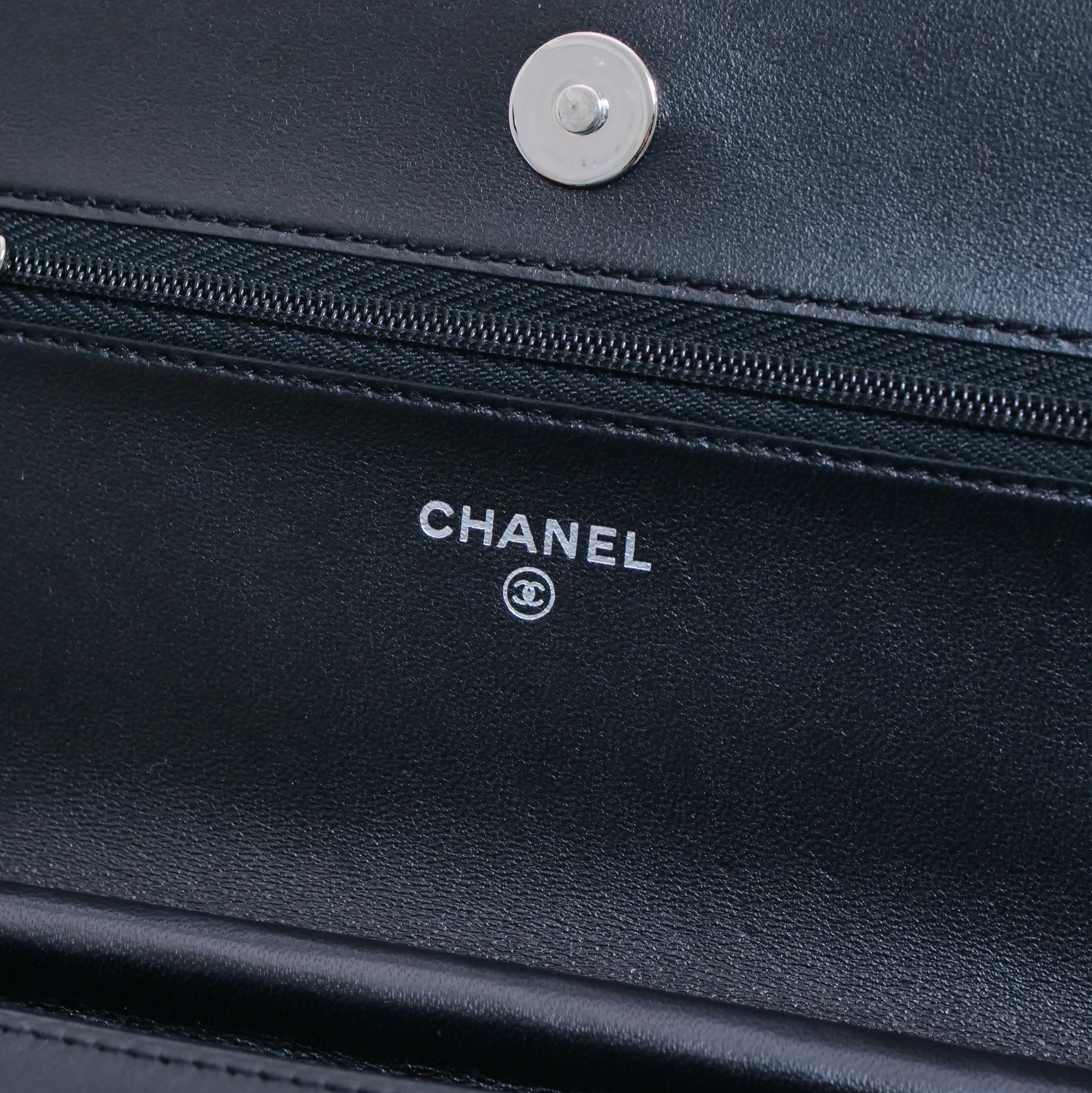 CHANEL Matelassé Chain Wallet Lambskin AP0250