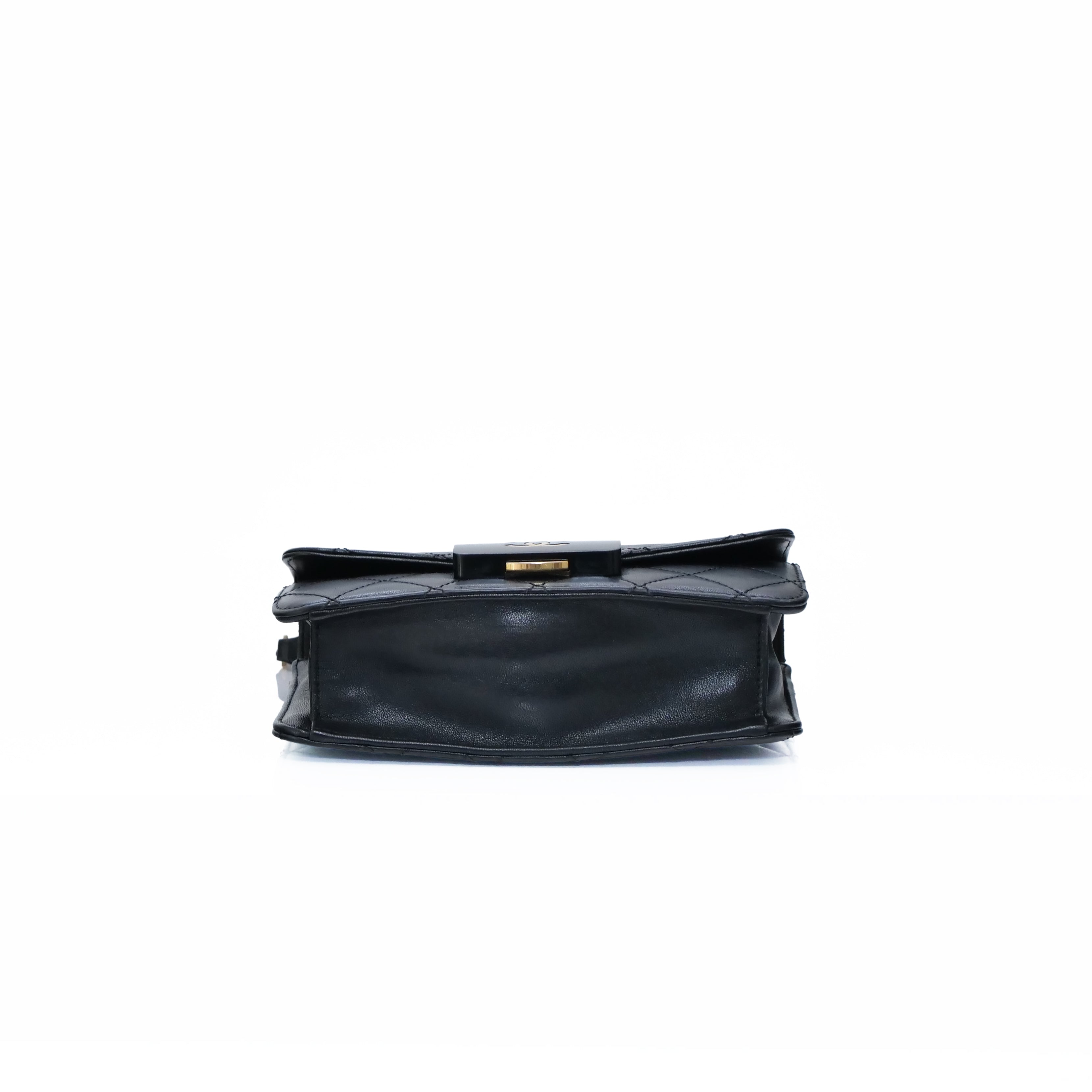 CHANEL Beauty Lock Chain Shoulder Bag