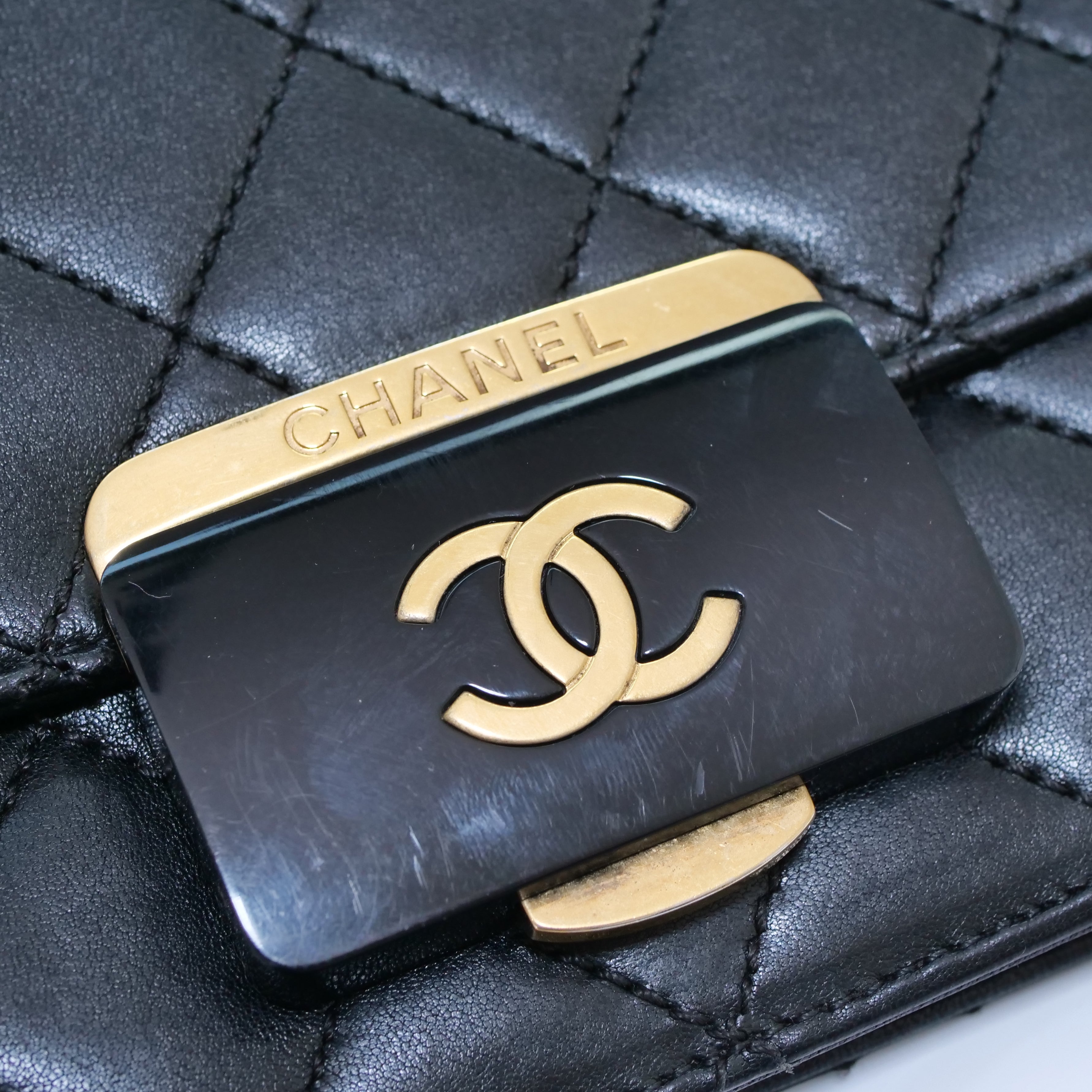 CHANEL Beauty Lock Chain Shoulder Bag
