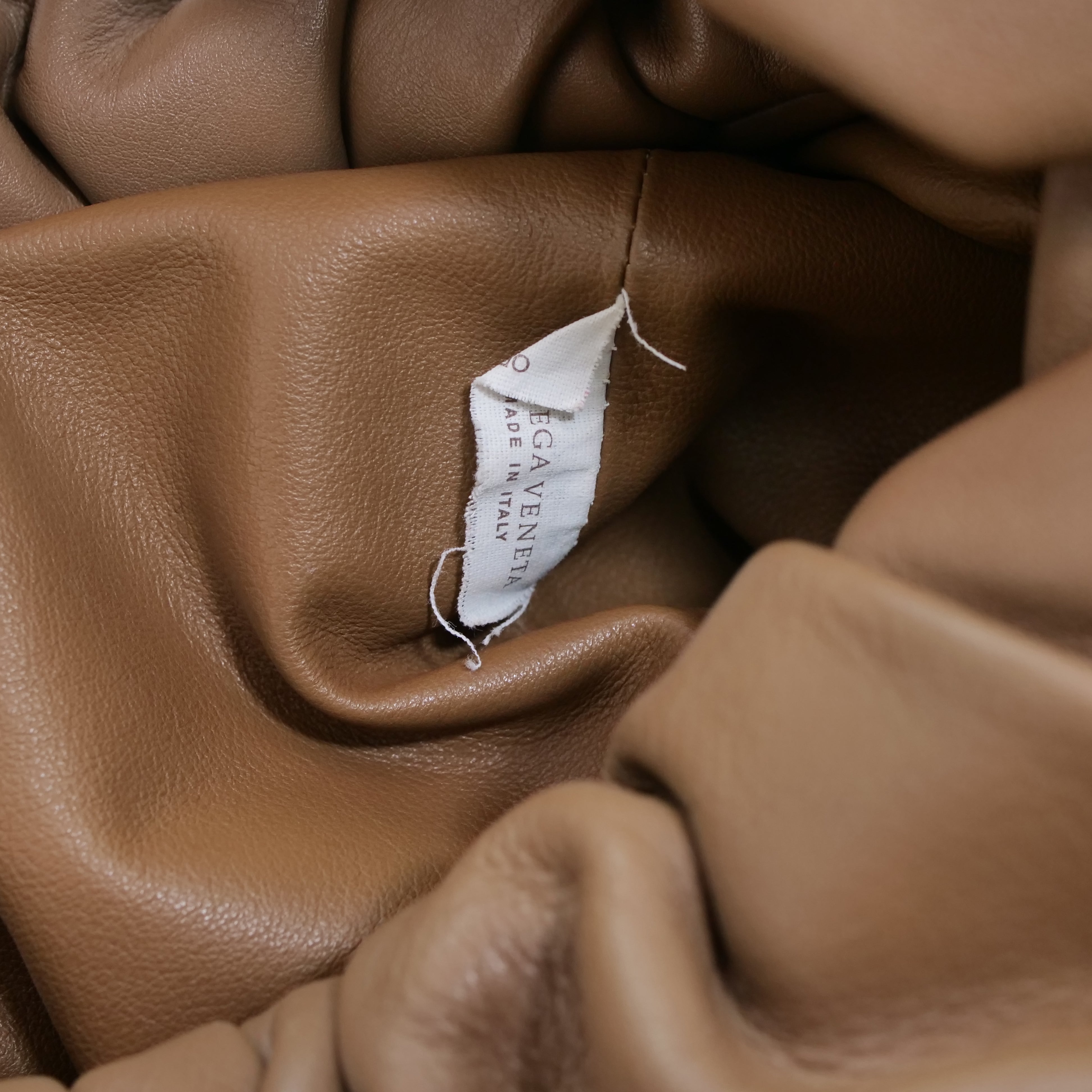 BOTTEGA VENETA The Shoulder Pouch Hand Bag
